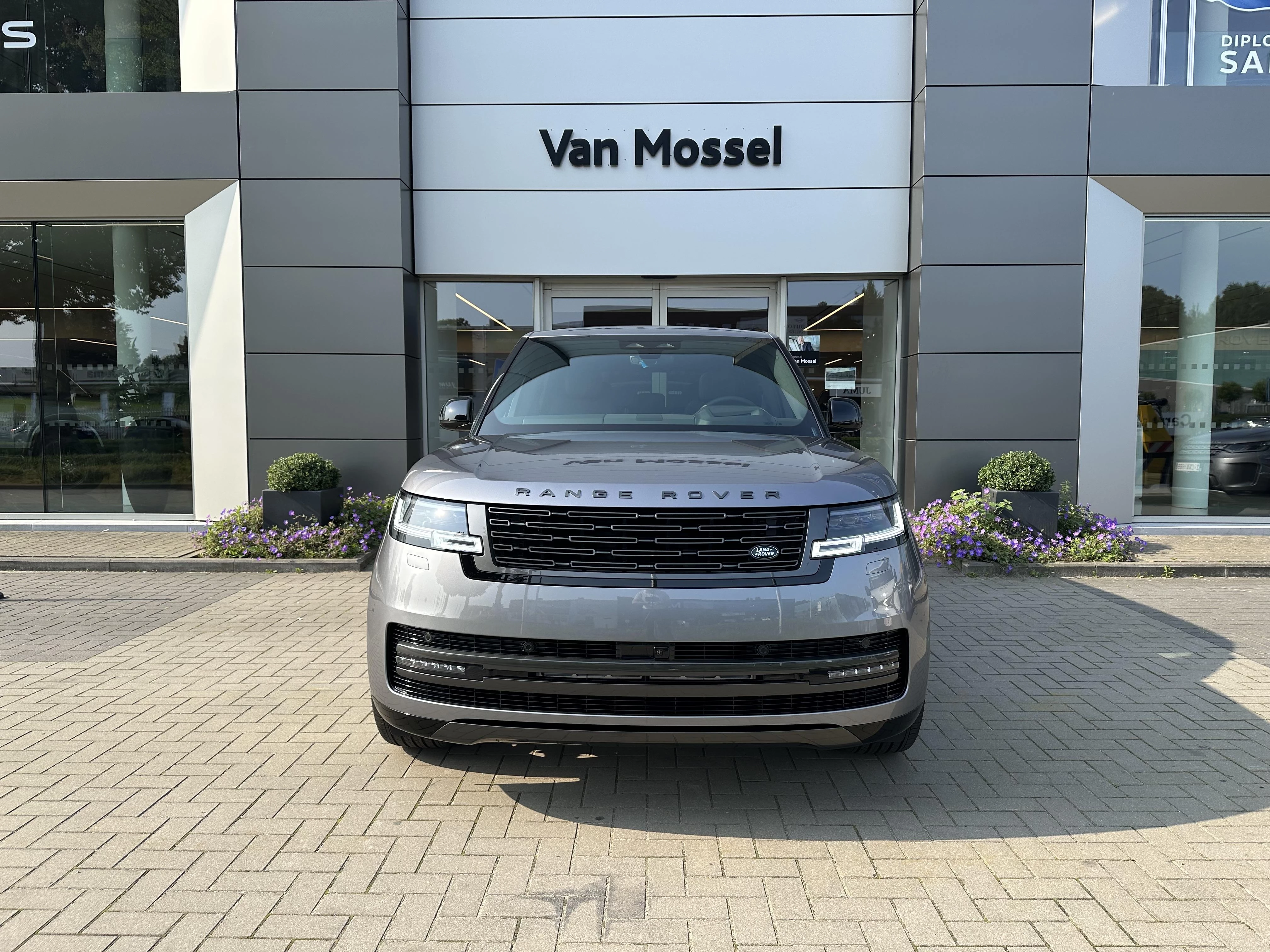 Land Rover-Range Rover-image-1