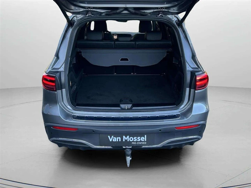 Mercedes-Benz-EQB-image-24