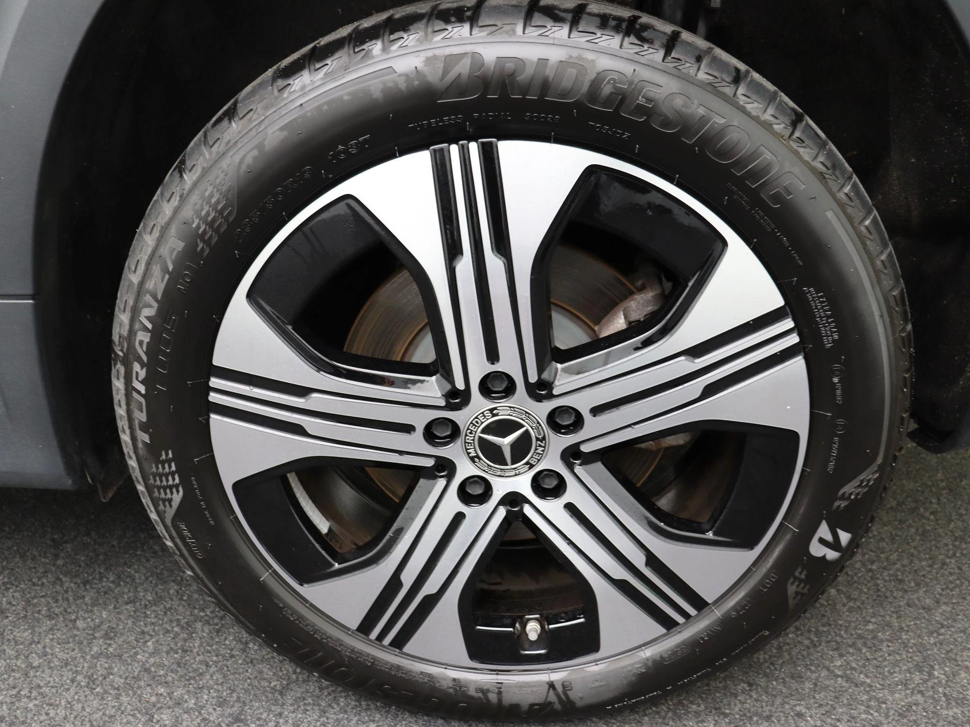 Mercedes-Benz-EQB-image-6