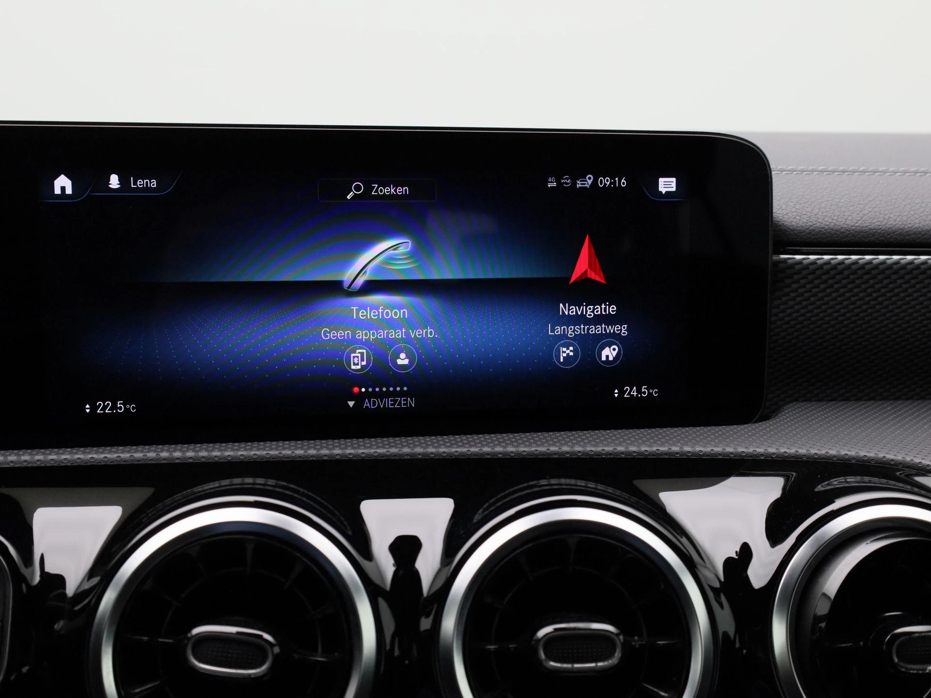 Mercedes-Benz-CLA-image-13