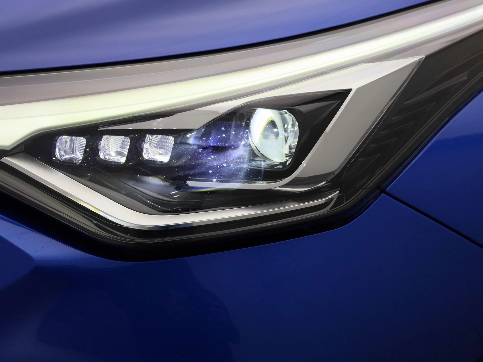 Toyota-C-HR-image-12