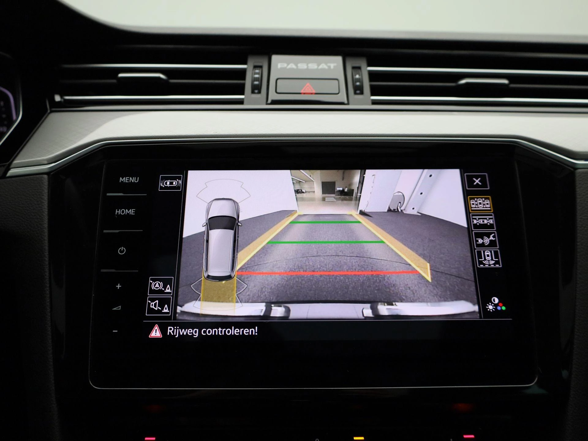 Volkswagen-Passat-image-31