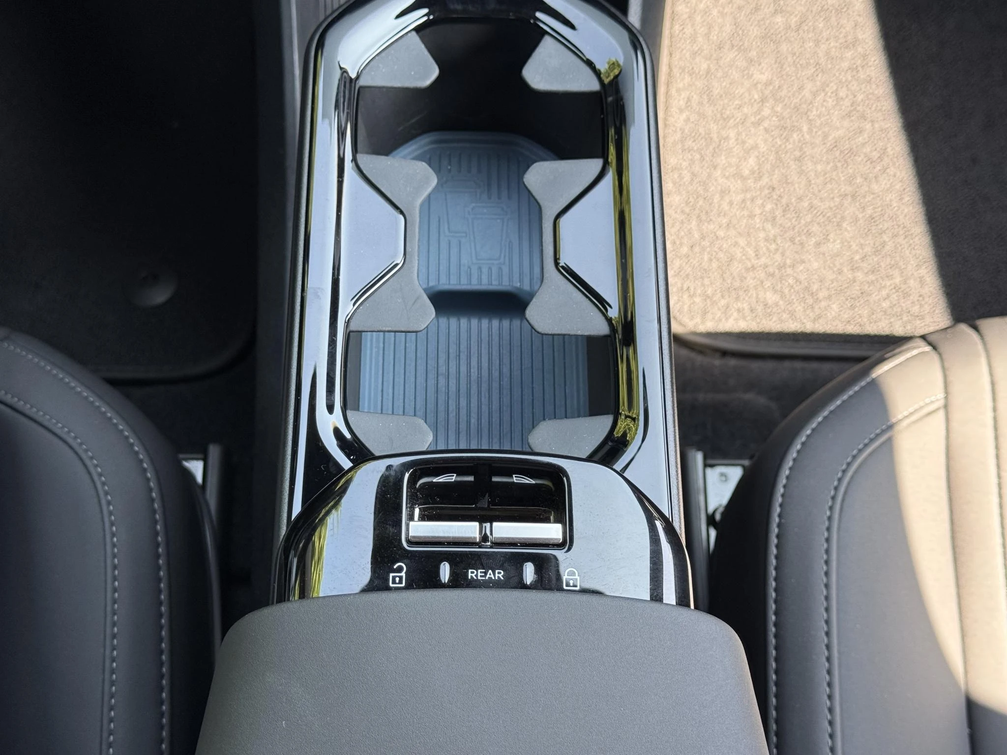 Volvo-EX30-image-18