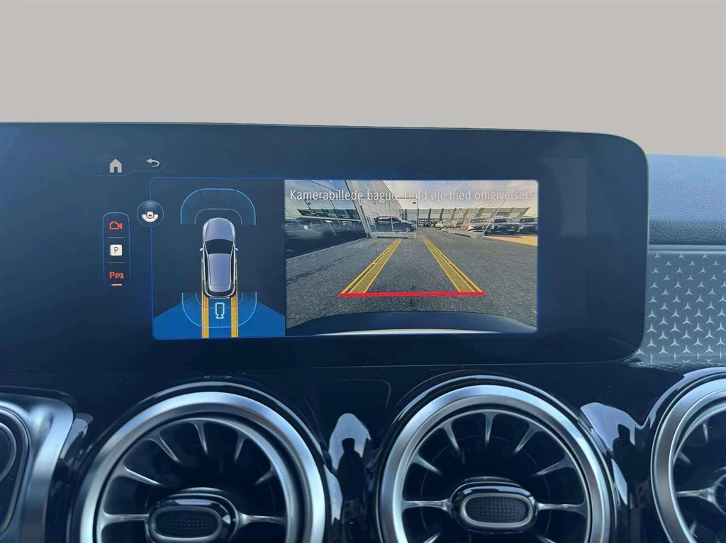 Mercedes-Benz-EQB-image-14