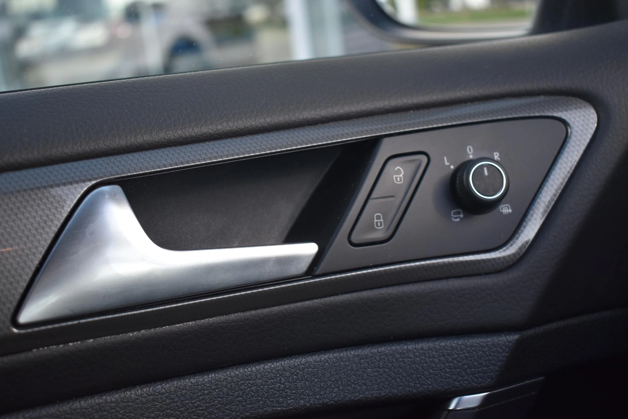 Volkswagen-Golf-image-13