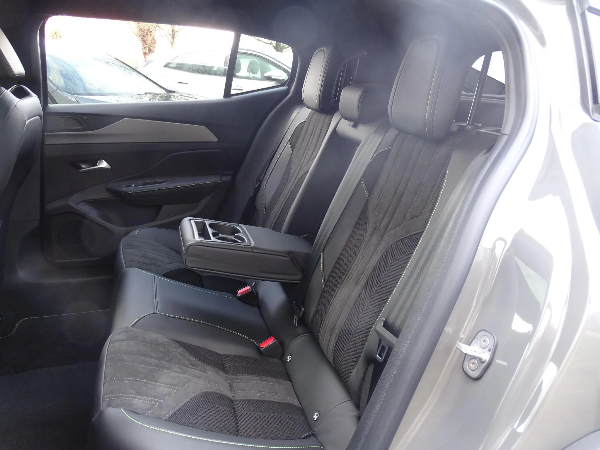Peugeot 408 1.2 HYBRID 145 e-DSC6 GT