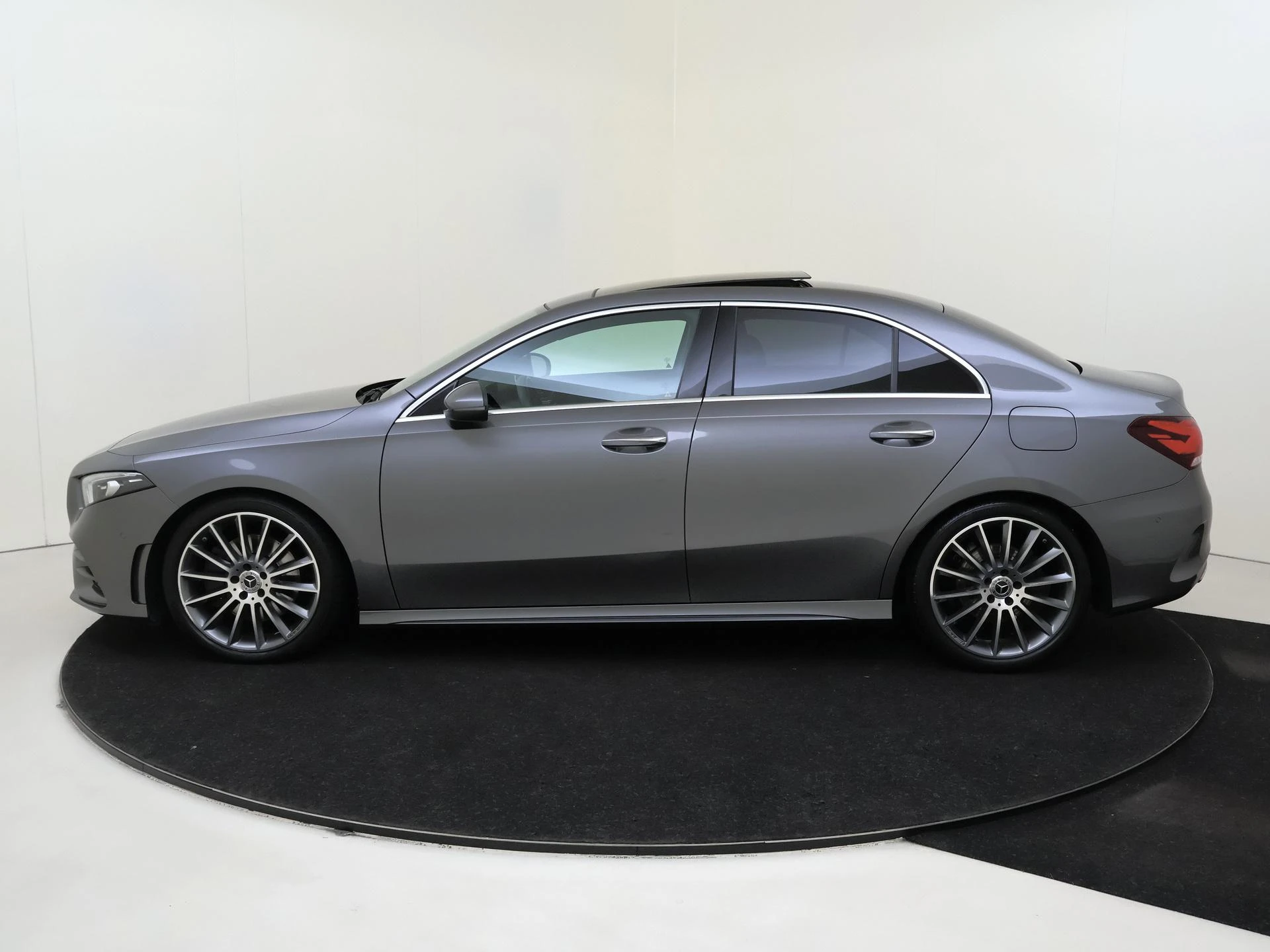 Mercedes-Benz-A-Klasse-image-7