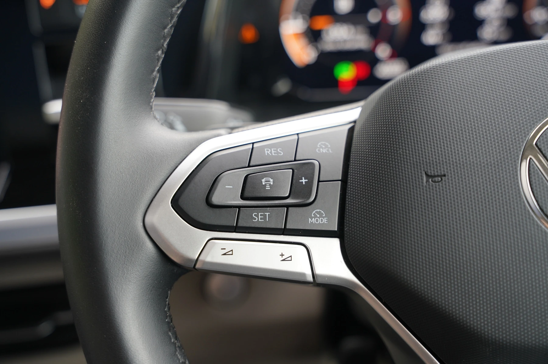 Volkswagen-Multivan-image-16