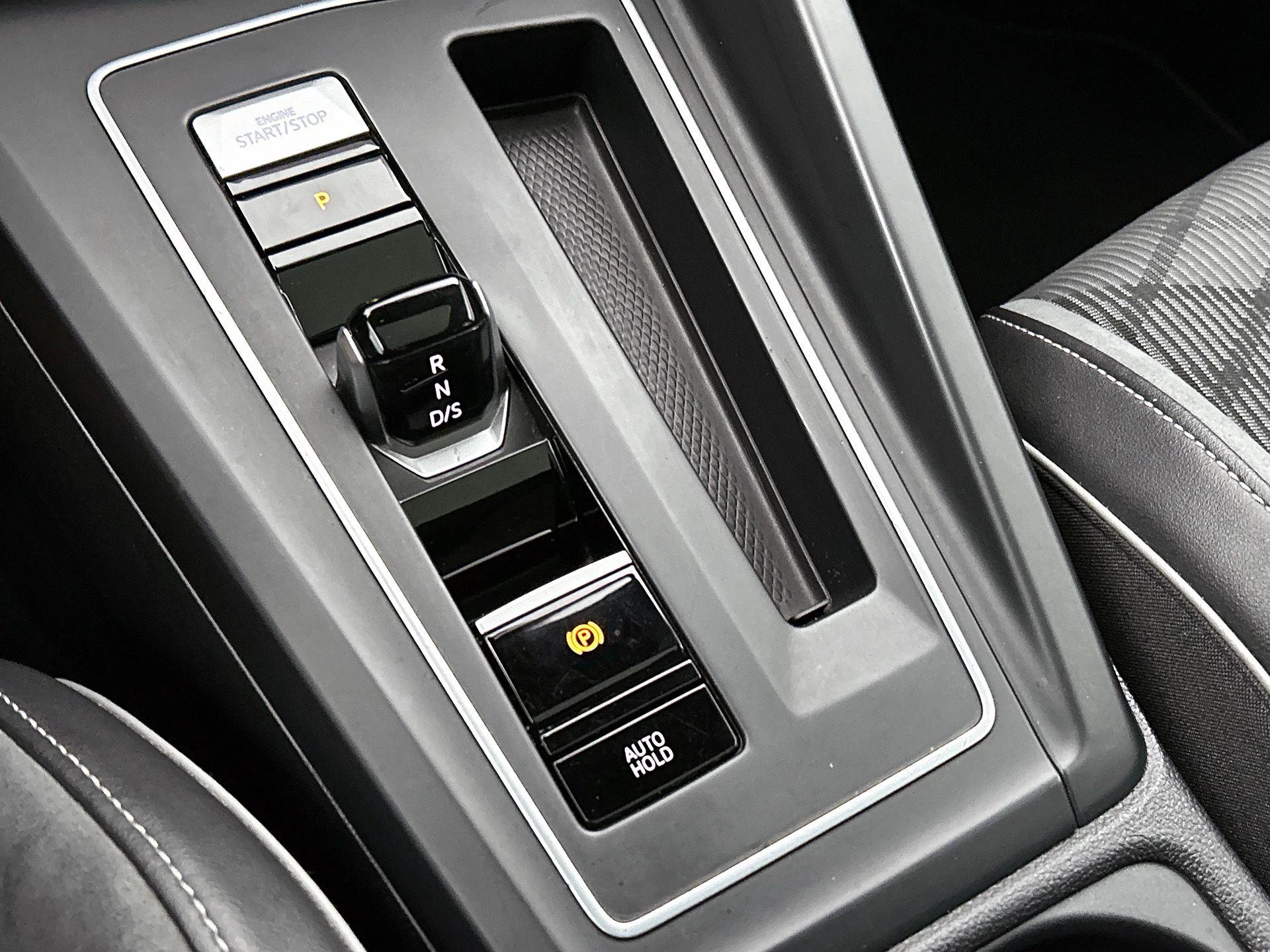 Volkswagen-Golf-image-31