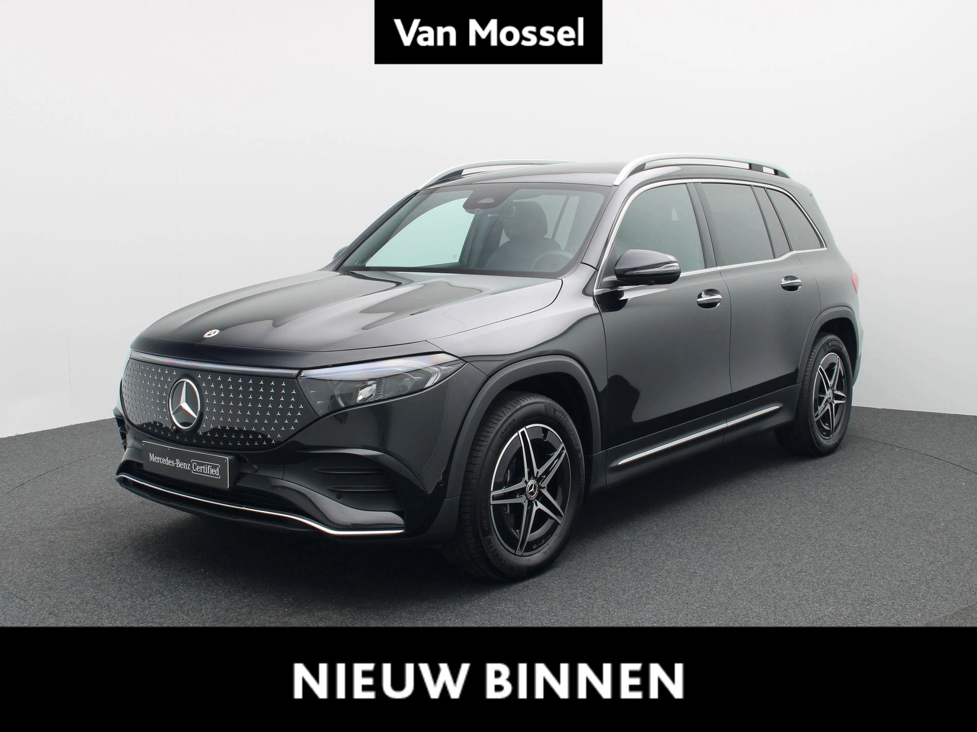 Mercedes-Benz-EQB-image-0