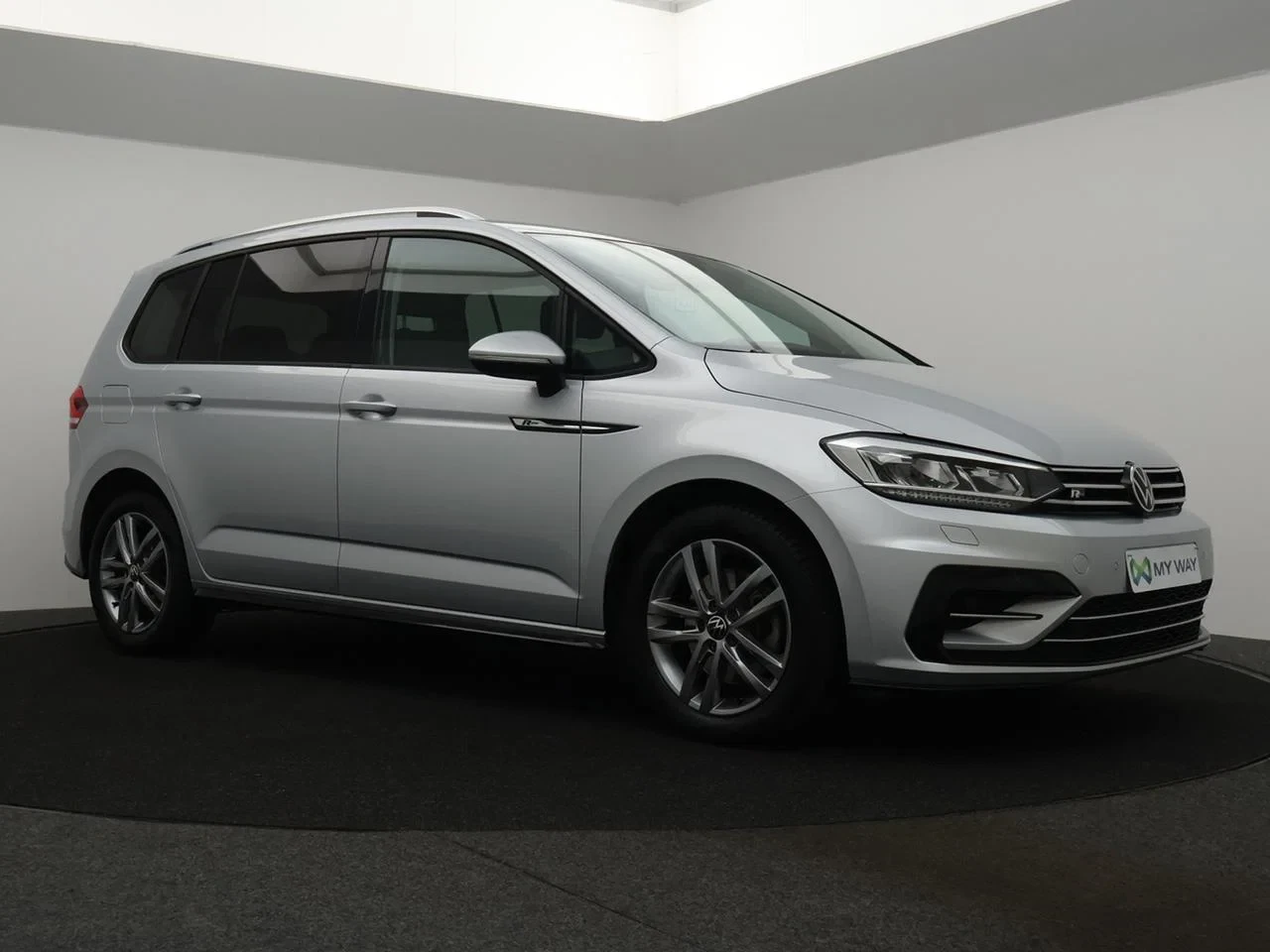 Volkswagen-Touran-image-3