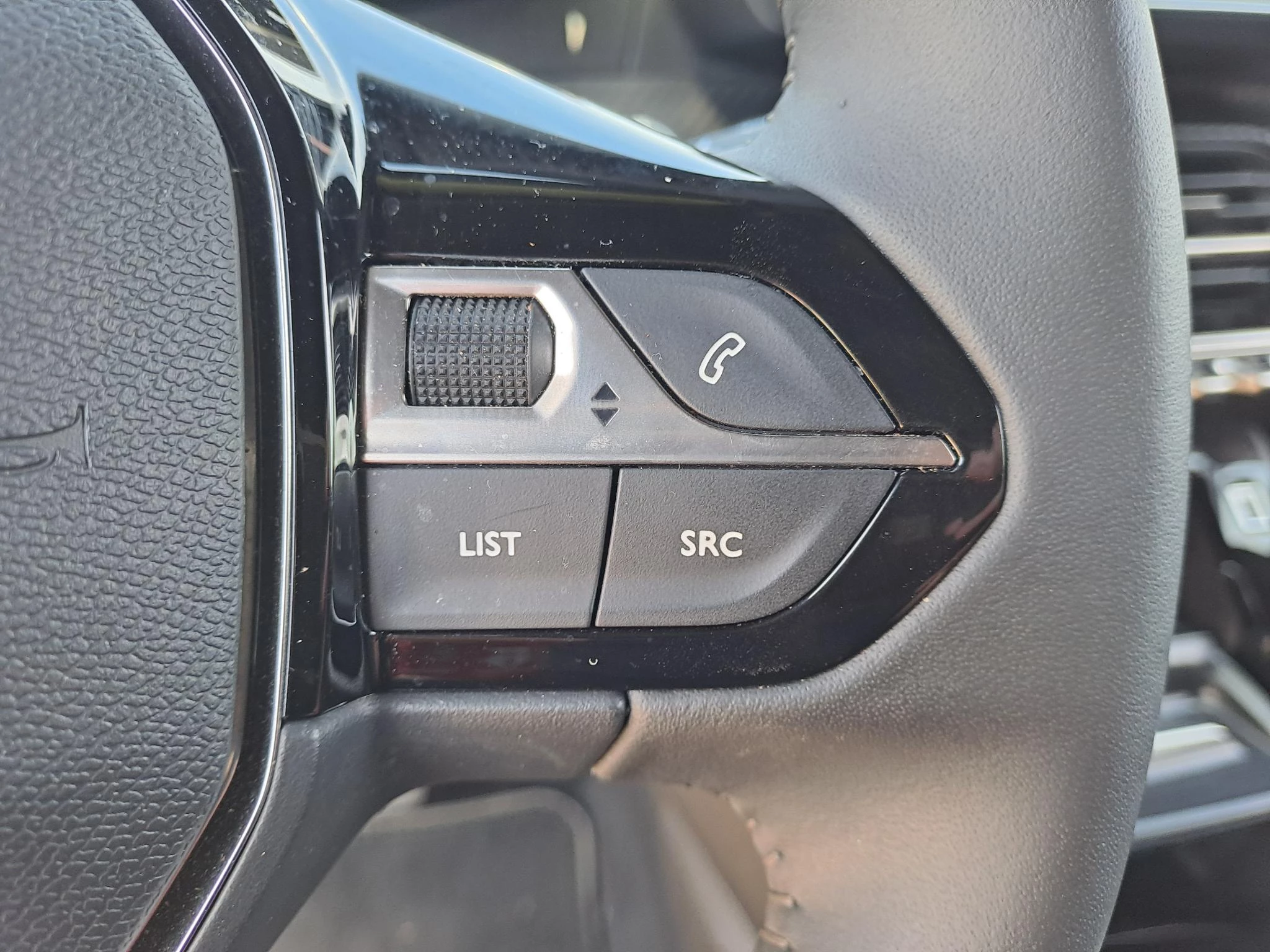 Peugeot e-2008 EV Allure Pack 50 kWh