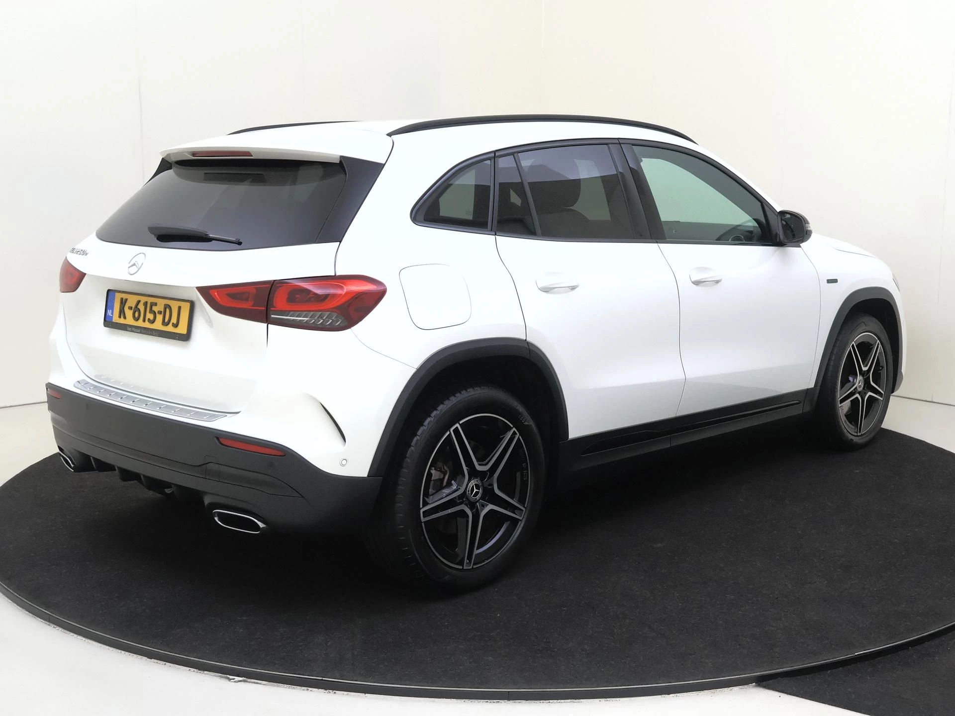 Mercedes-Benz-GLA-image-3