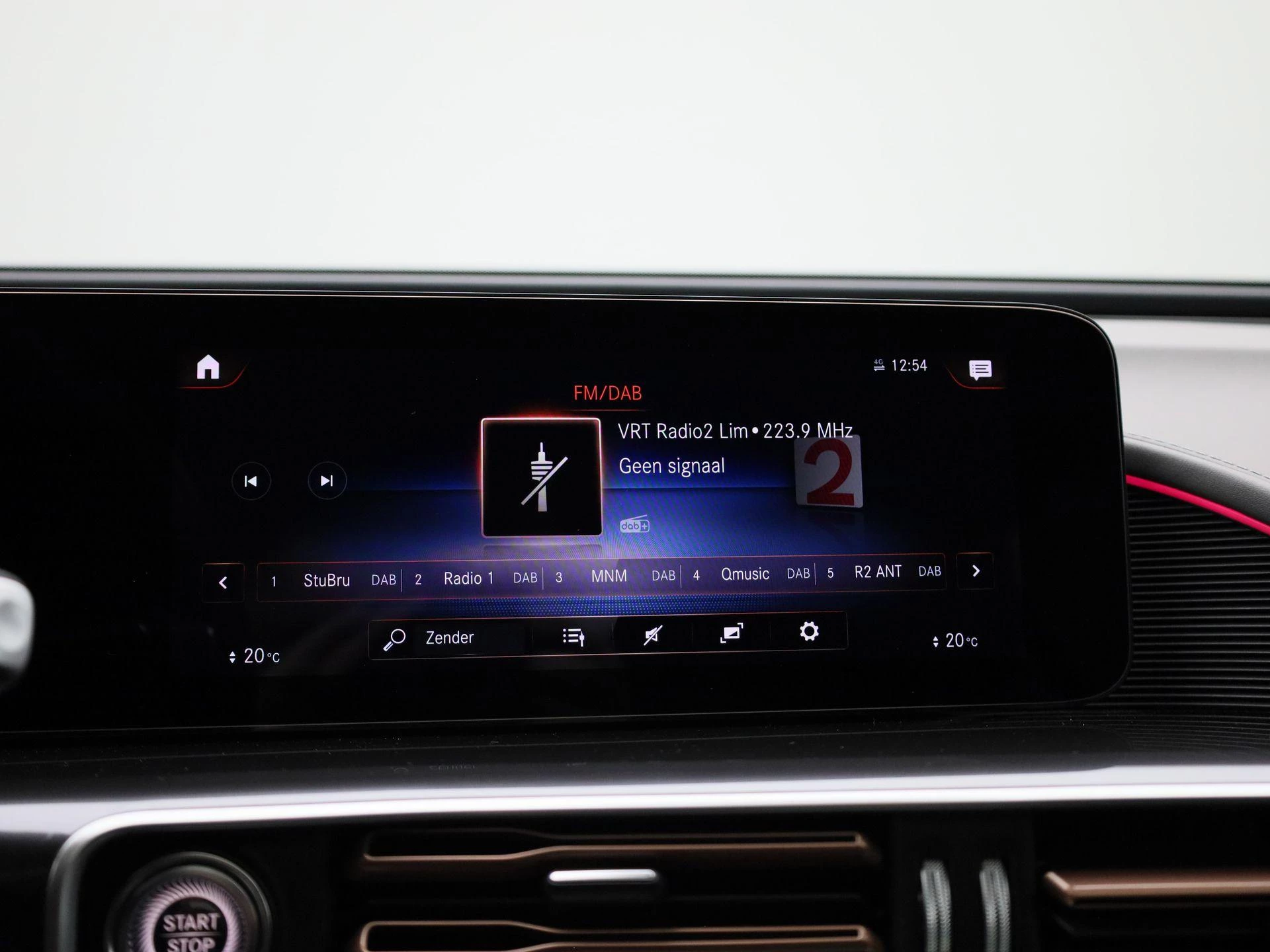 Mercedes-Benz-EQC-image-24