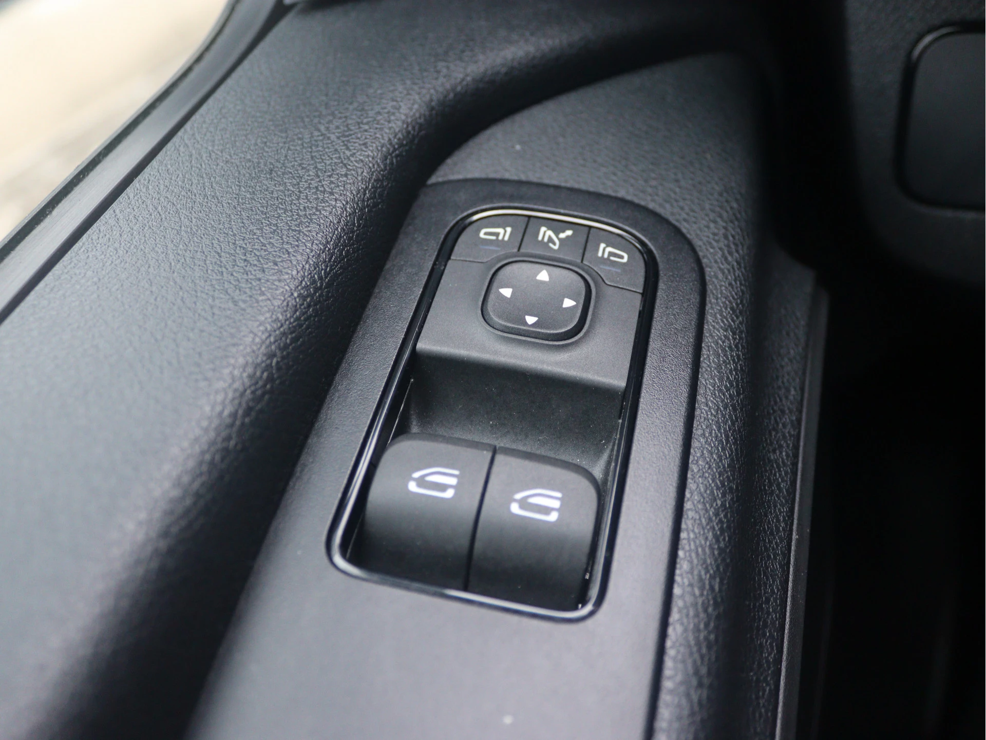 Mercedes-Benz-Sprinter-image-4