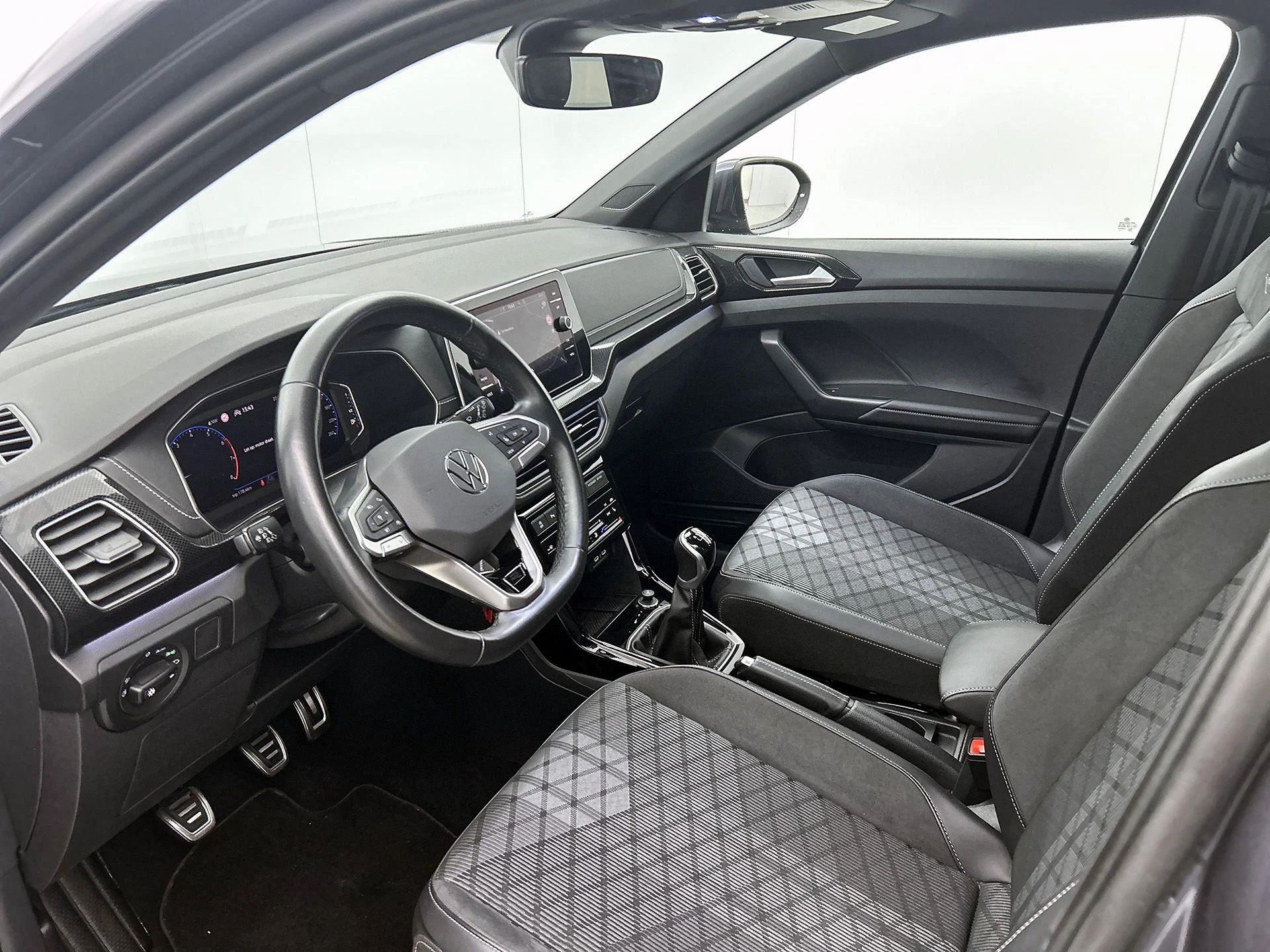 Volkswagen-T-Cross-image-14