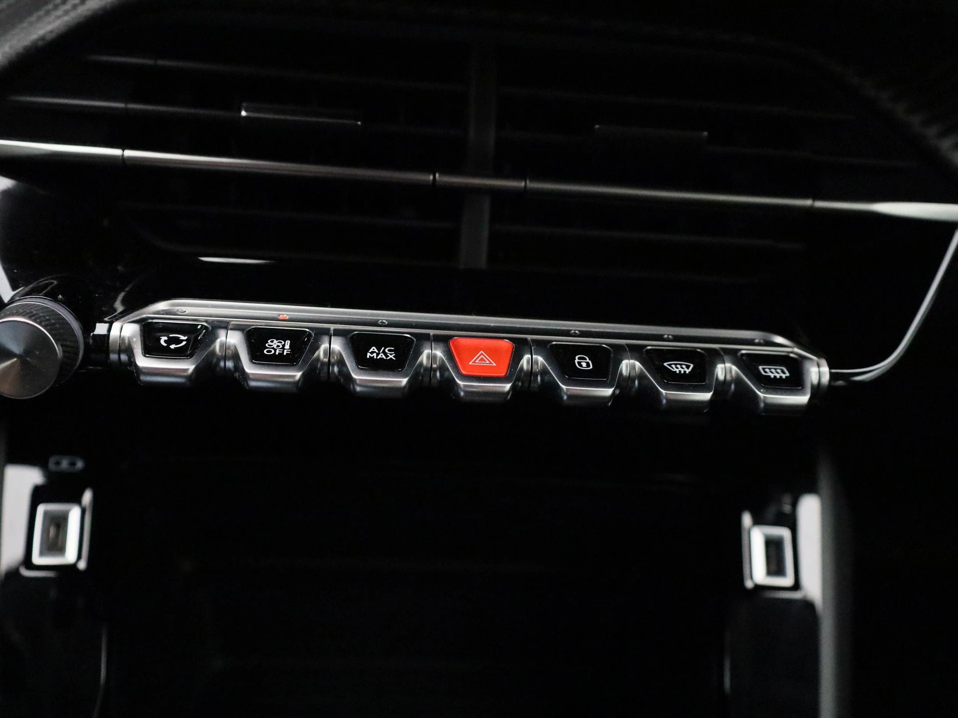 Peugeot-208-image-18