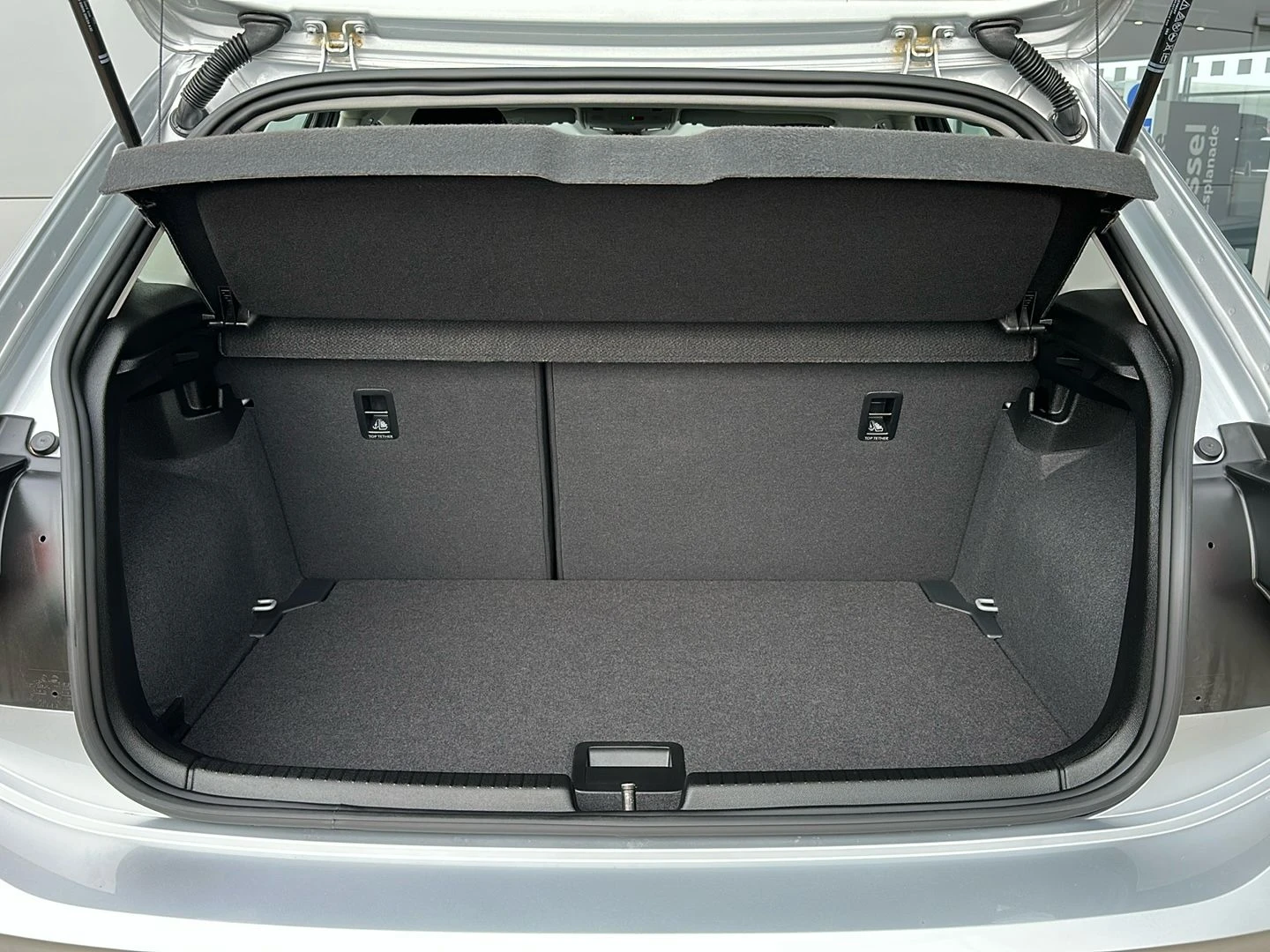 Volkswagen-Polo-image-14