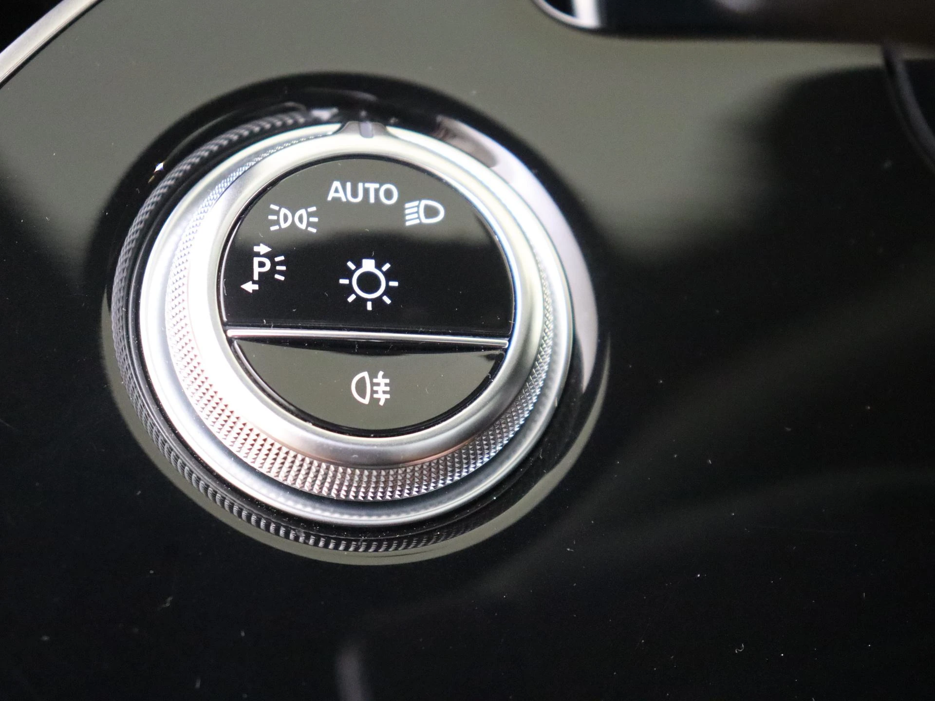 Mercedes-Benz-E-Klasse-image-24