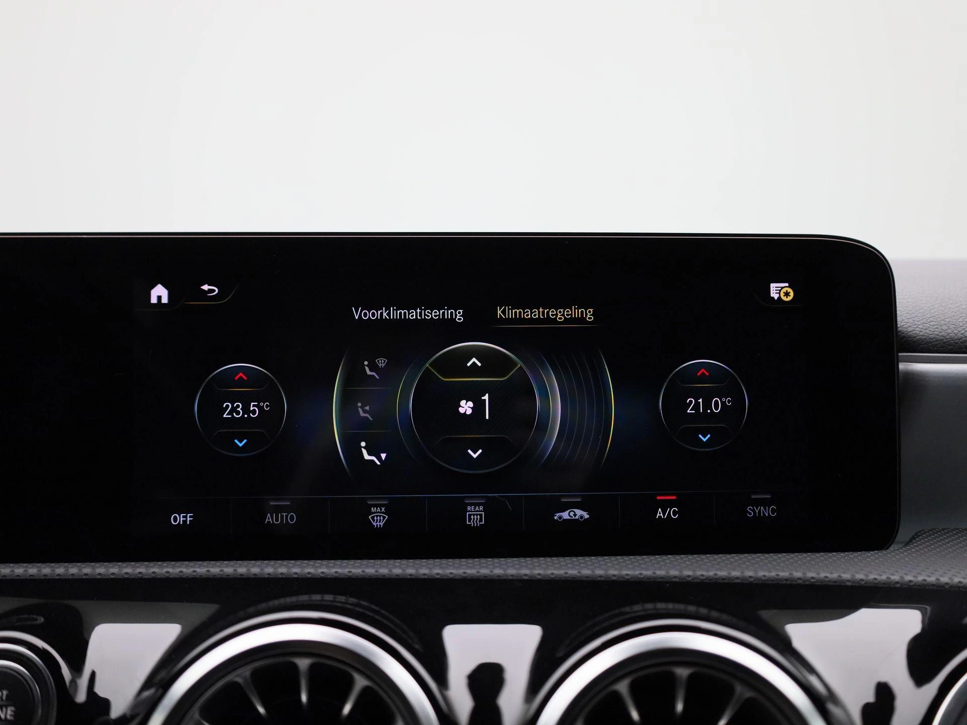 Mercedes-Benz-A-Klasse-image-23