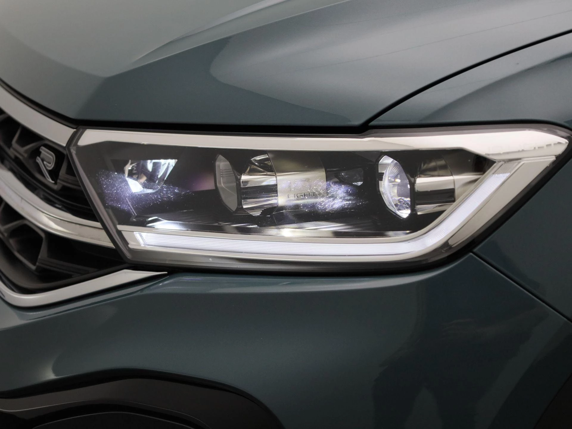 Volkswagen-T-Roc-image-12