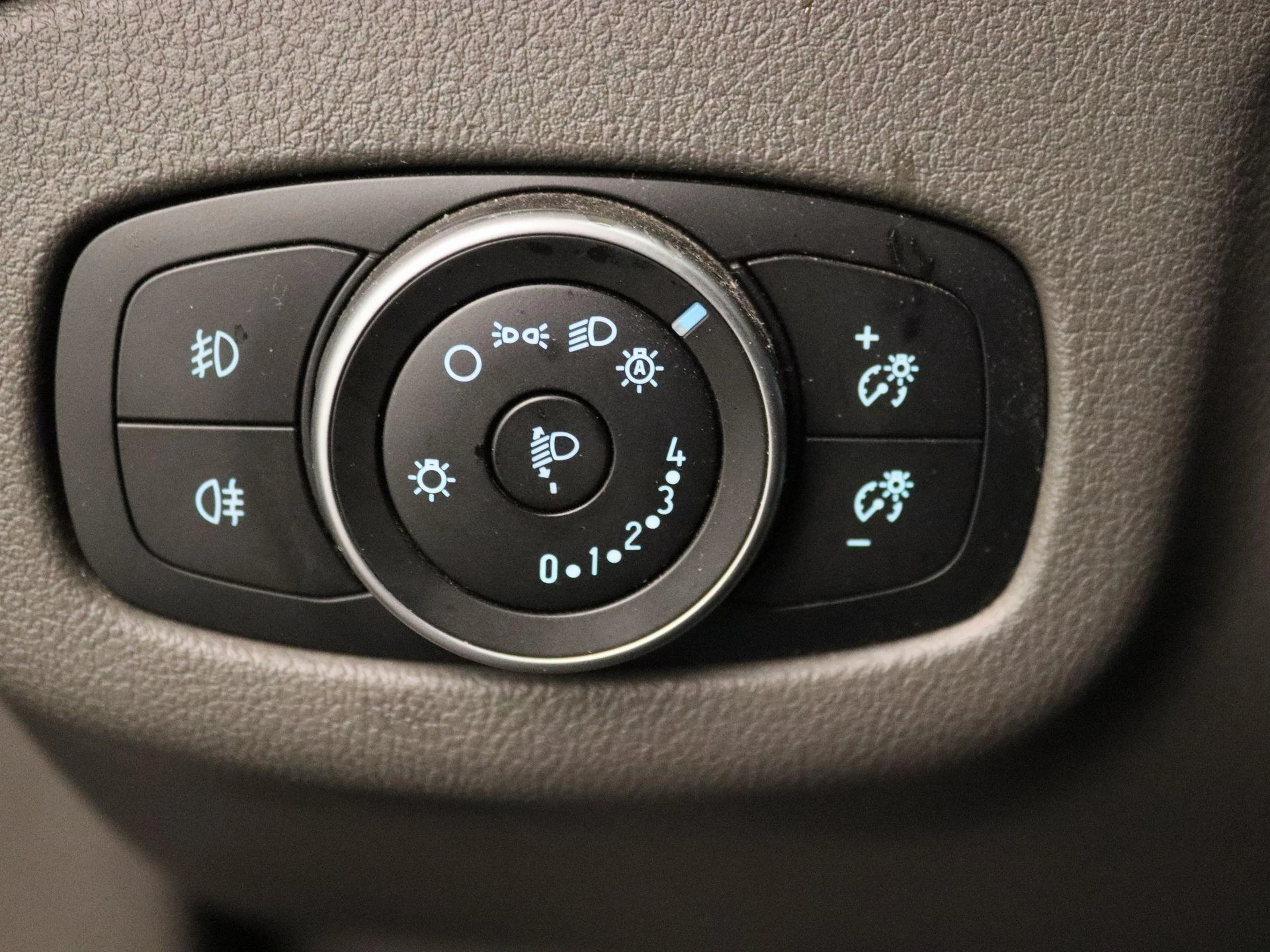 Ford-Transit Connect-image-15