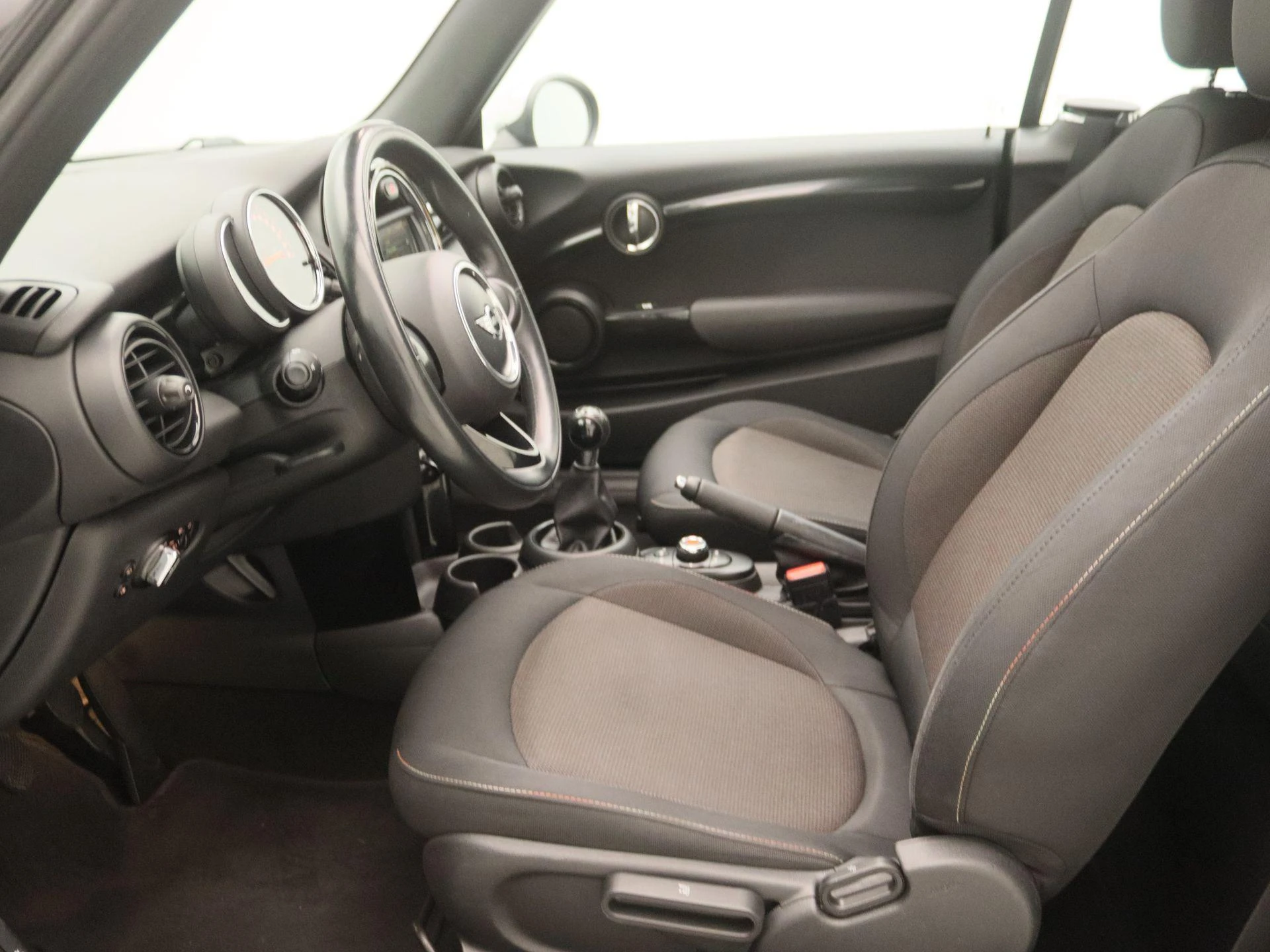 MINI-One Cabrio-image-11