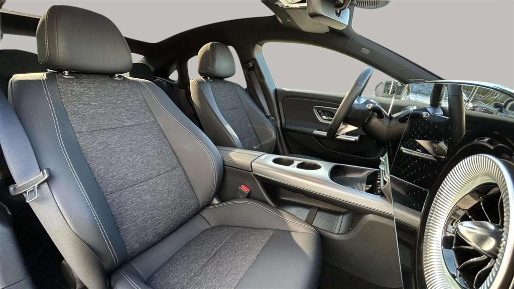 Mercedes-Benz-CLA-image-20