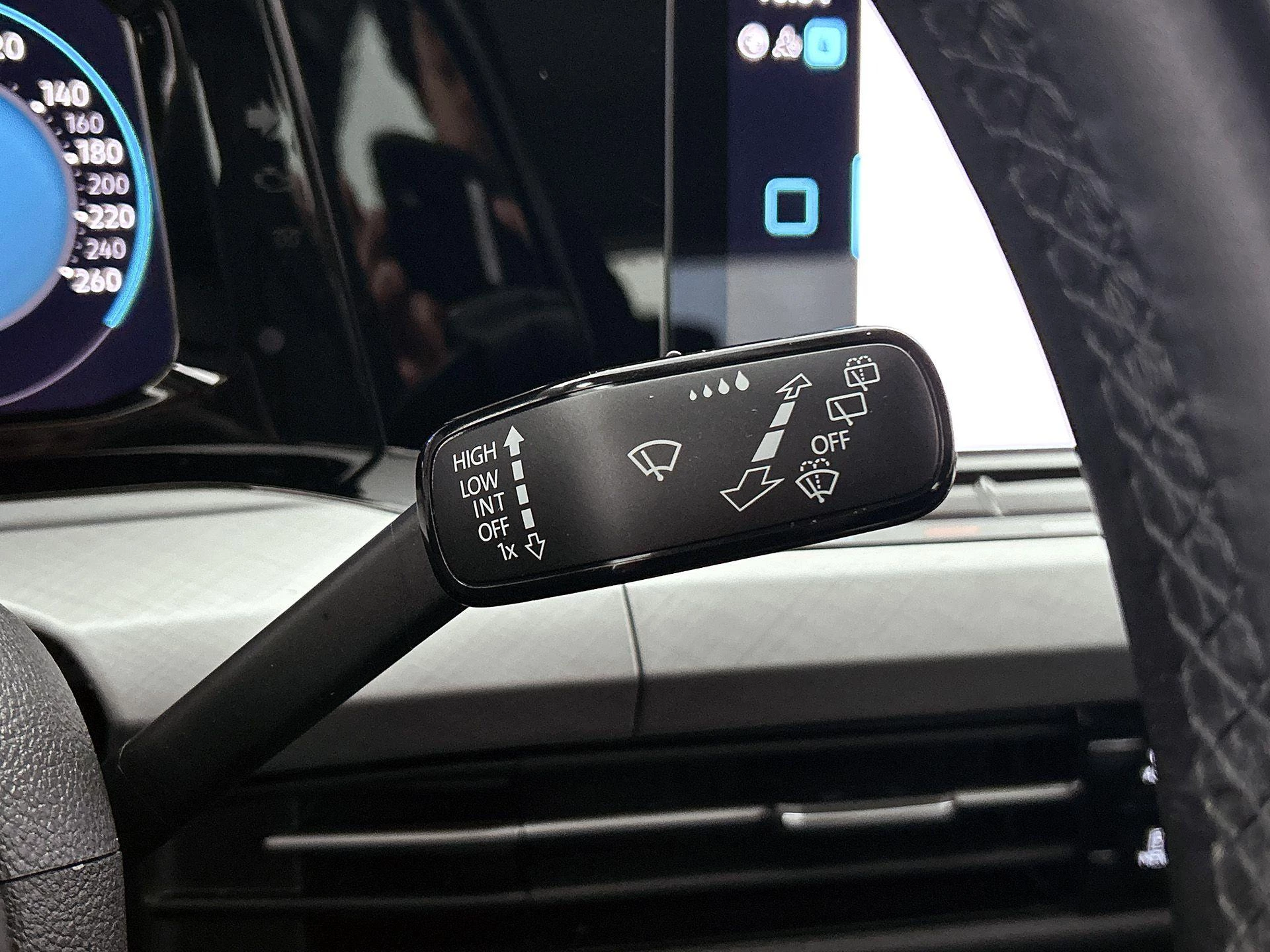 Volkswagen-Golf-image-7