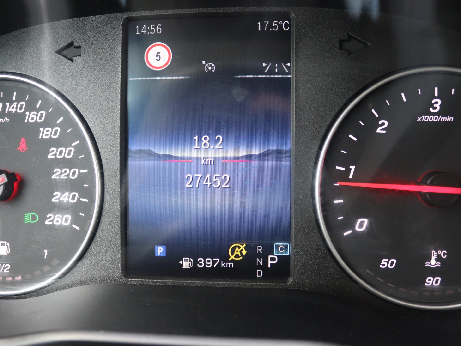 Mercedes-Benz-Vito-image-5