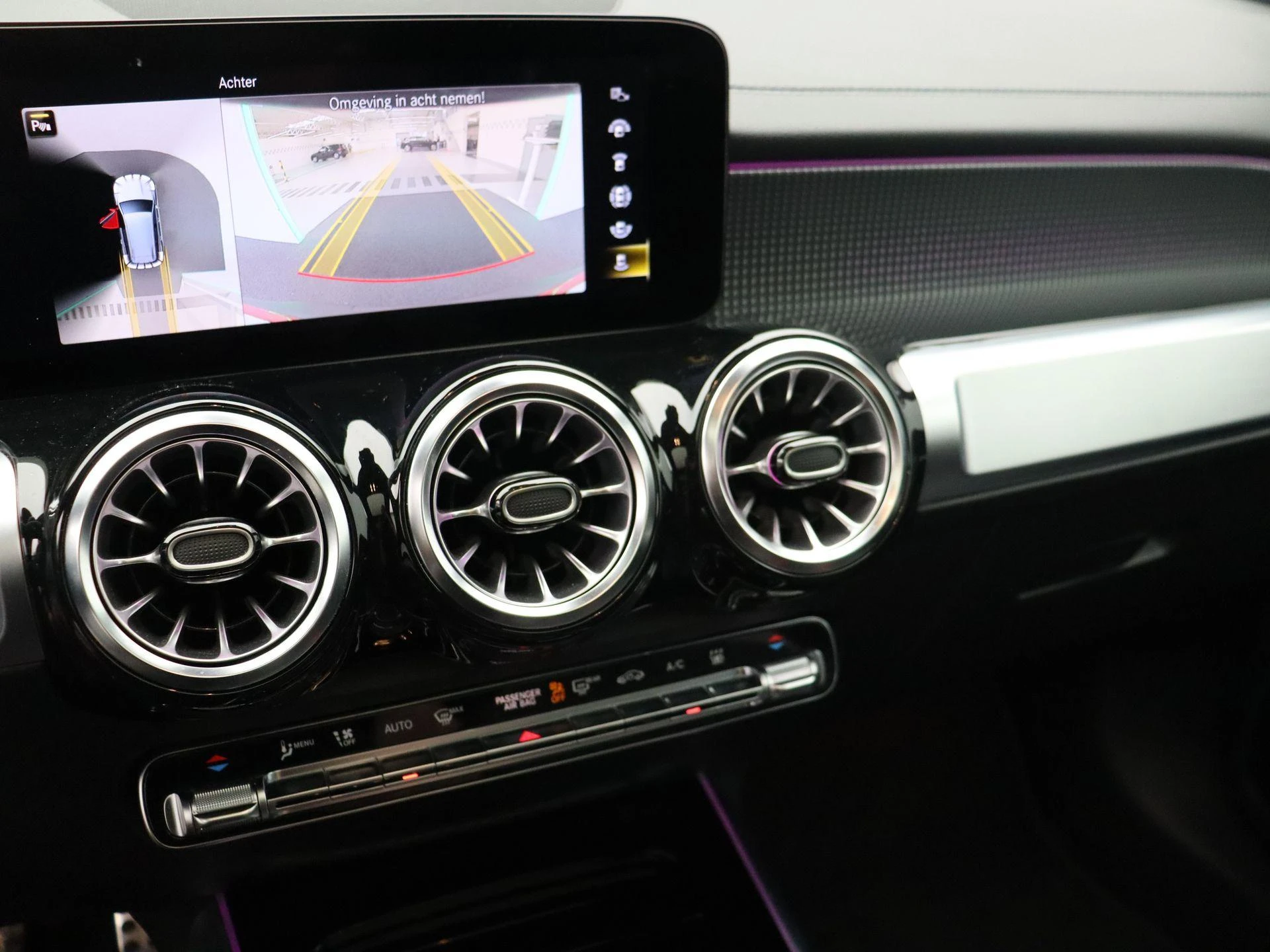 Mercedes-Benz EQB 350 4MATIC AMG Line + LEDER + PANO + BURMESTER + HEAD UP + CARPLAY +