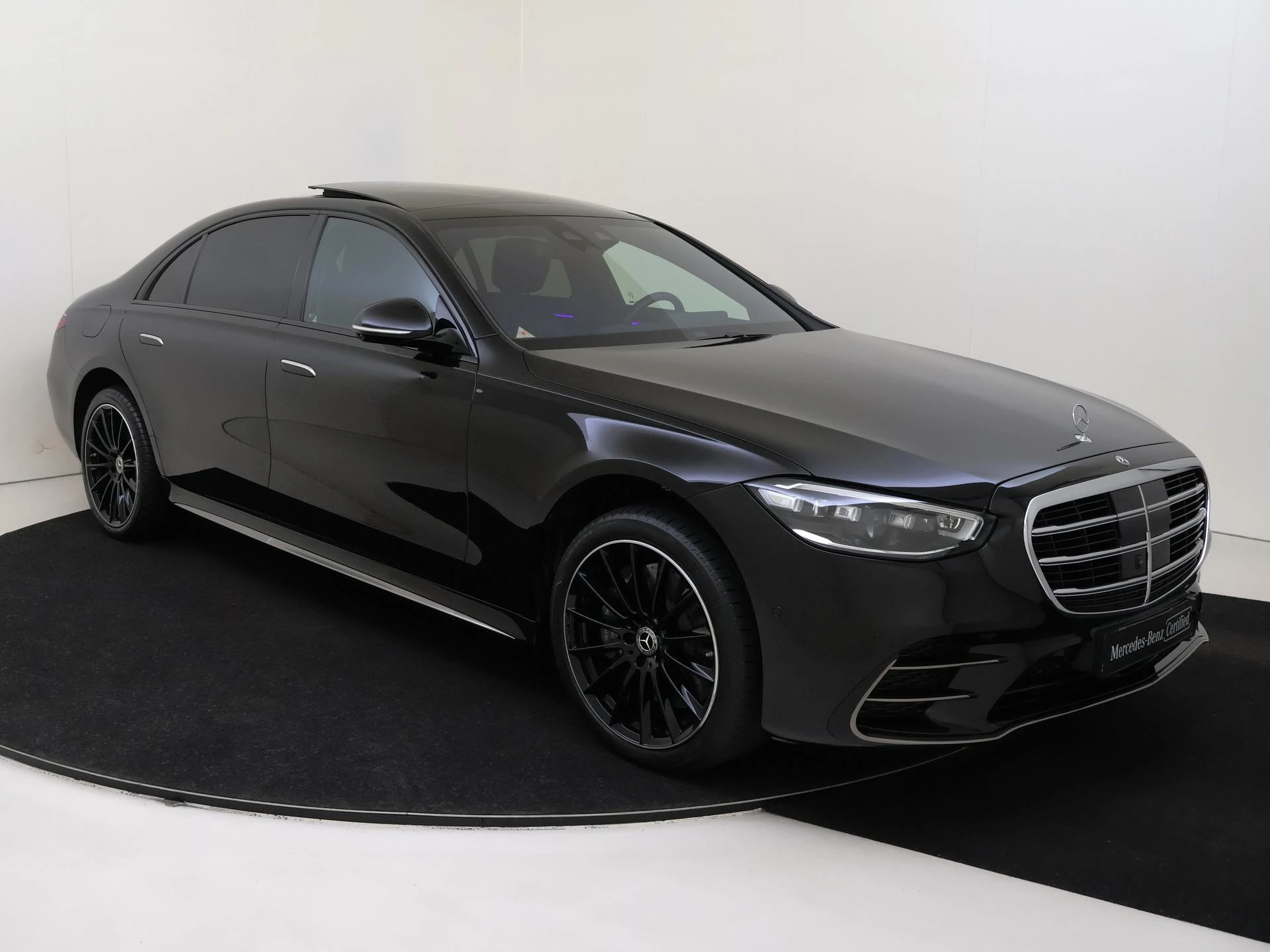 Mercedes-Benz-S-Klasse-image-1