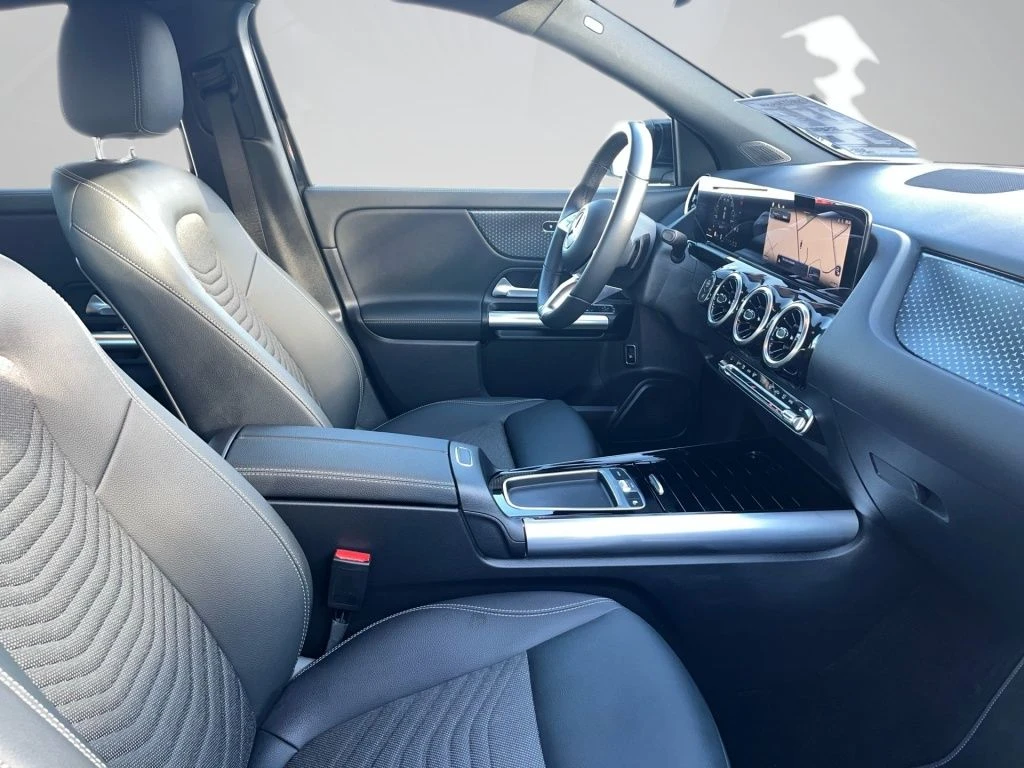 Mercedes-Benz-GLA 200 d-image-15