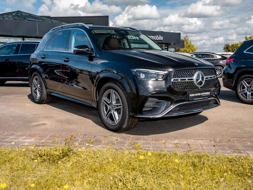 Mercedes-Benz-GLE 300 d-image-4