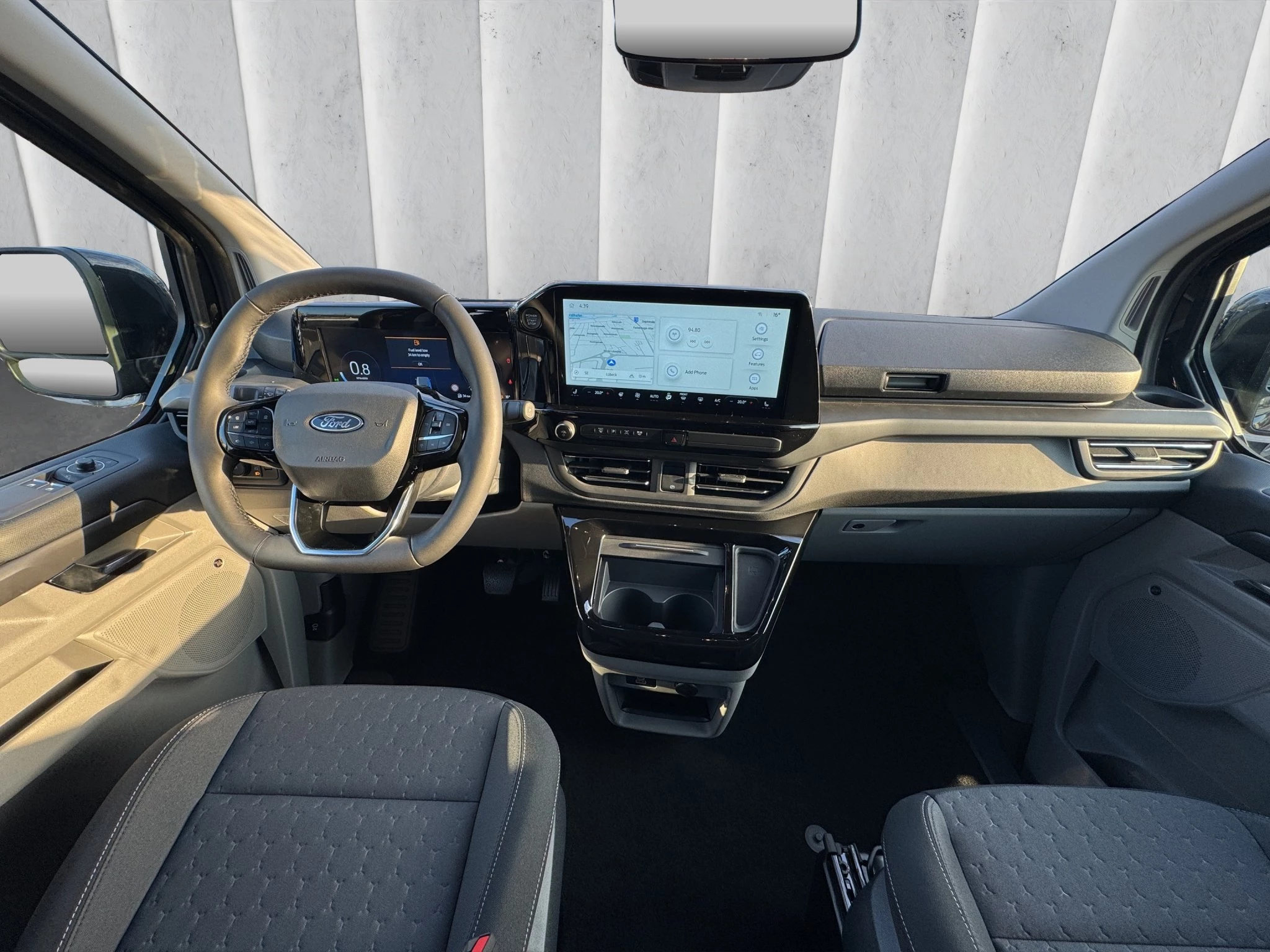 Ford Tourneo Custom Titanium 320 L1 2.0 l EcoBlue. 8-Gang-Automatikgetriebe. Frontantrieb