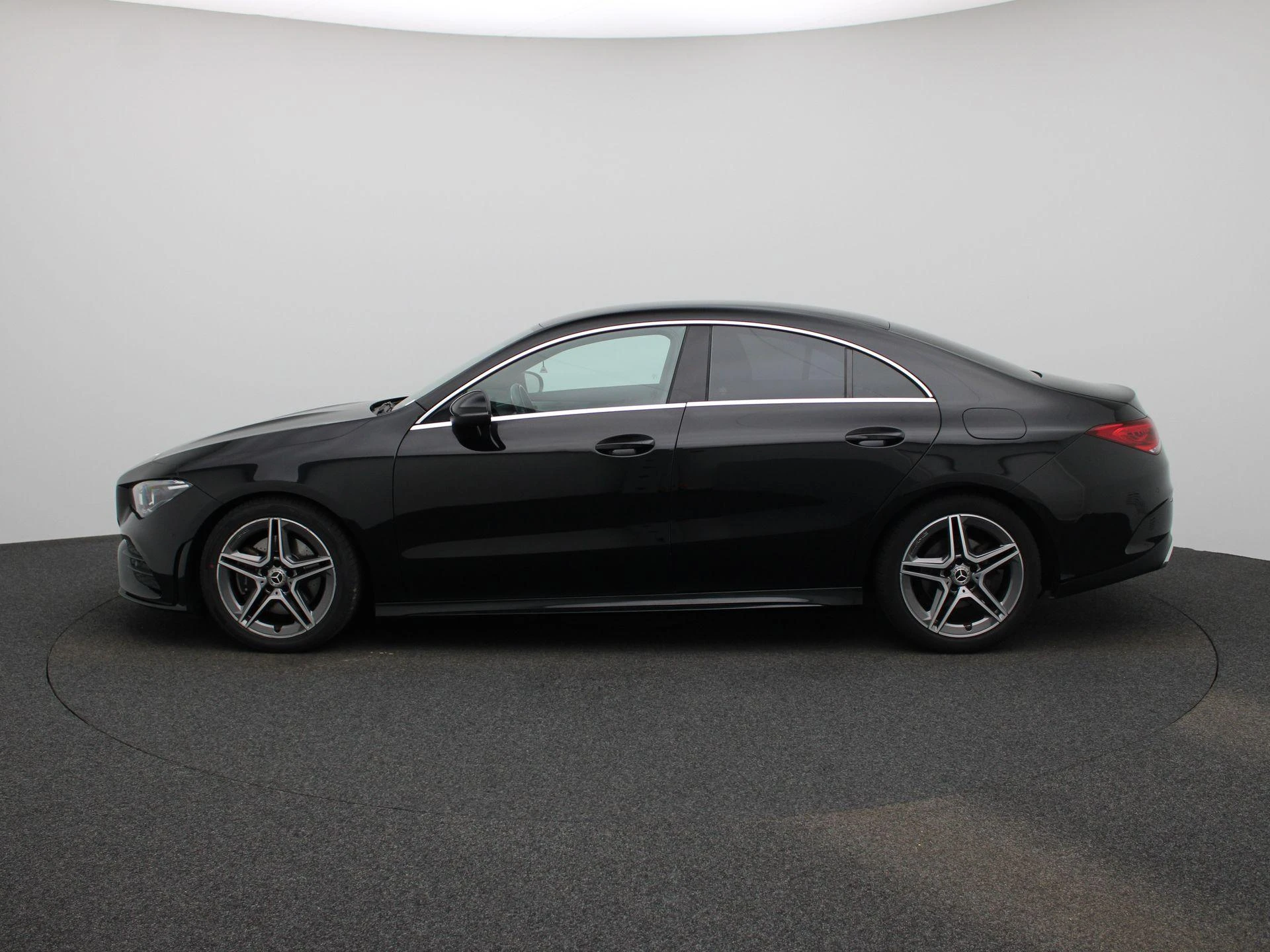 Mercedes-Benz-CLA-image-3