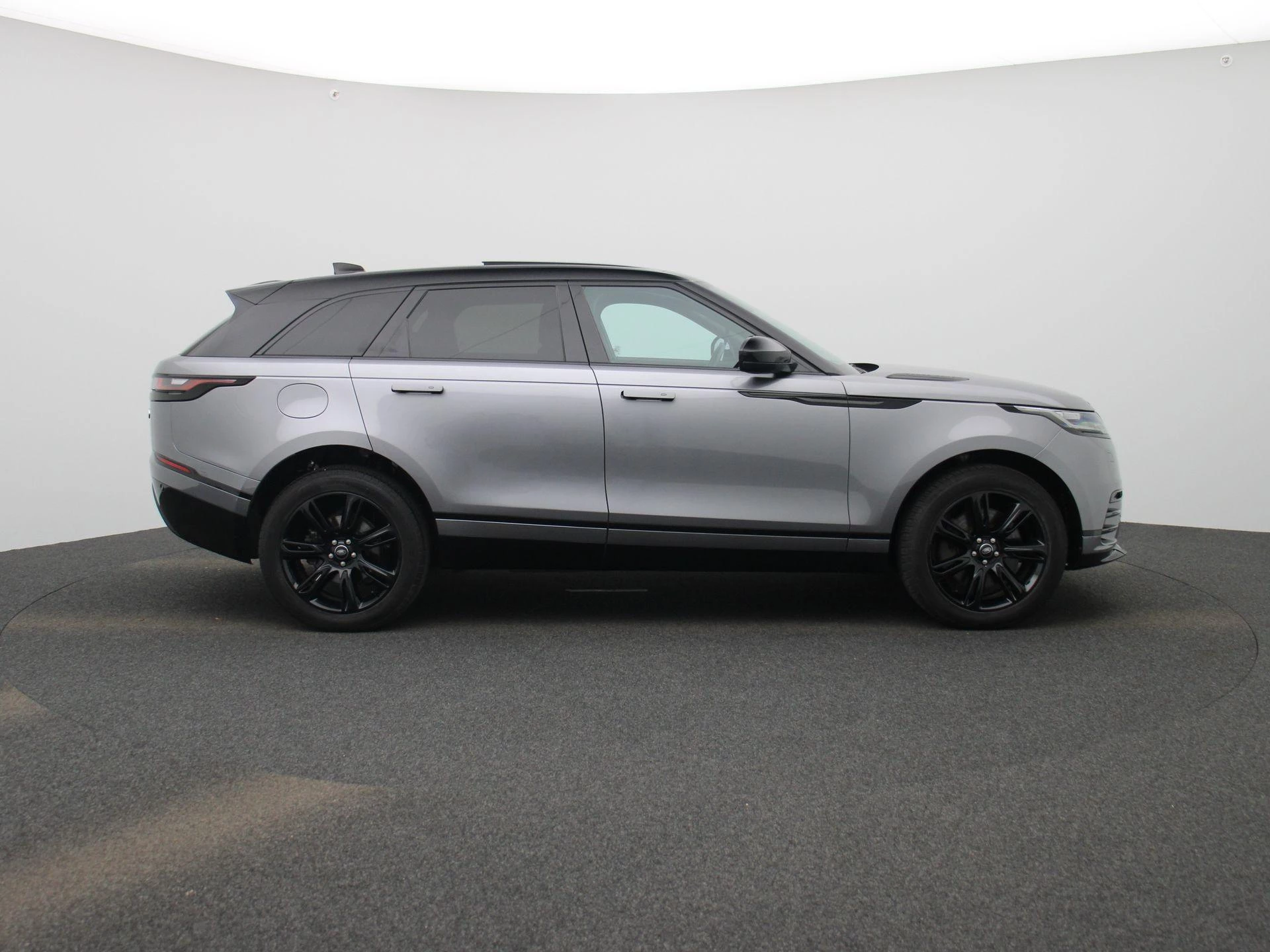 Land Rover-Range Rover Velar-image-5