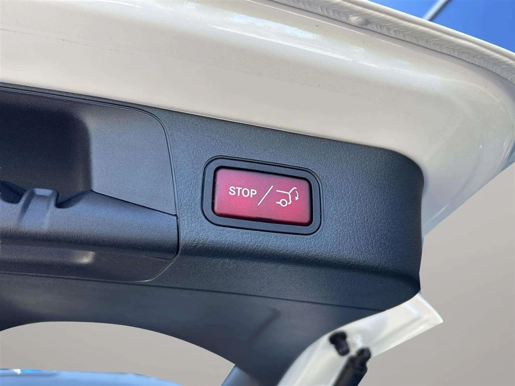Mercedes-Benz-EQB-image-21
