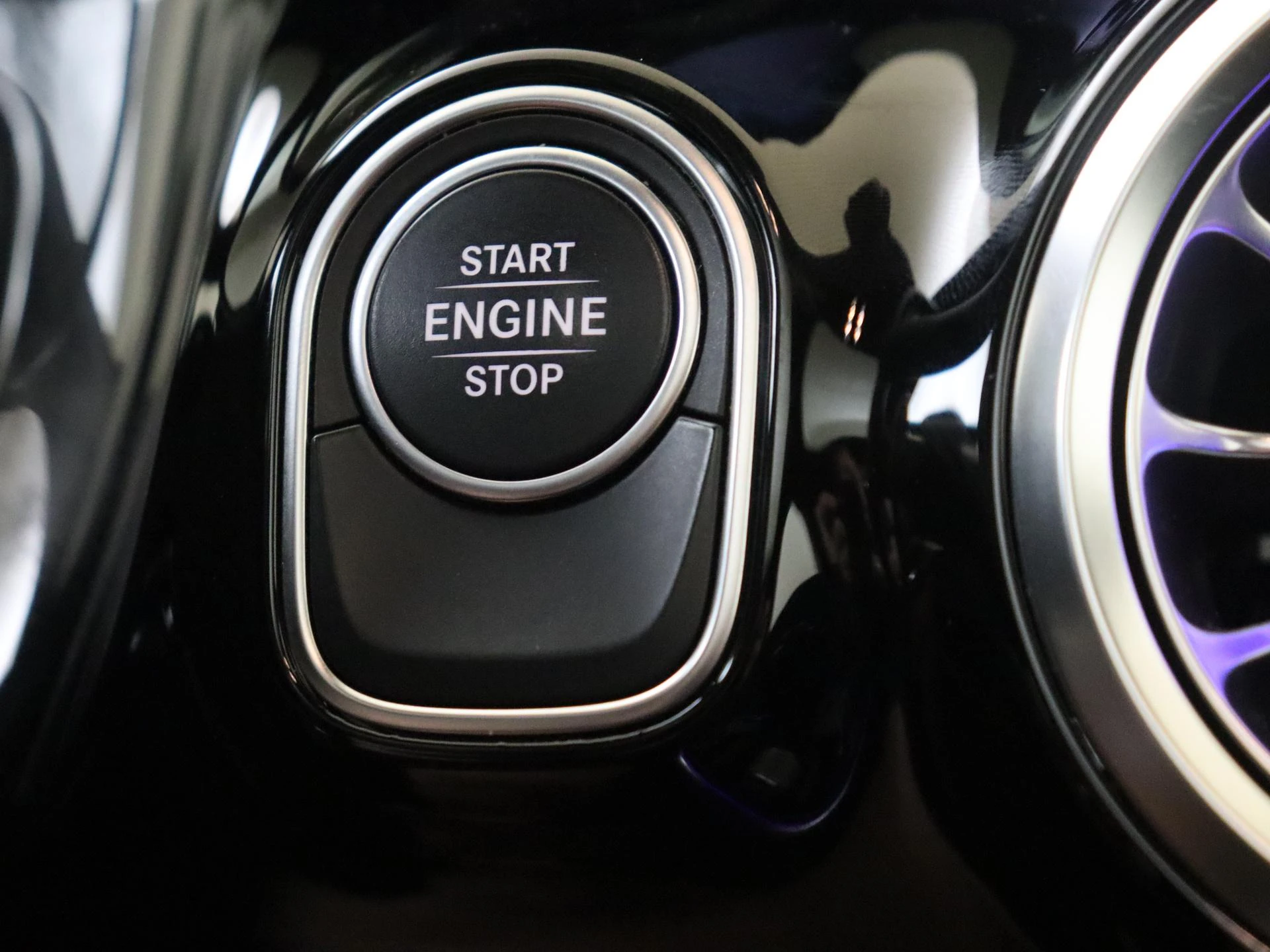 Mercedes-Benz-GLA-image-21