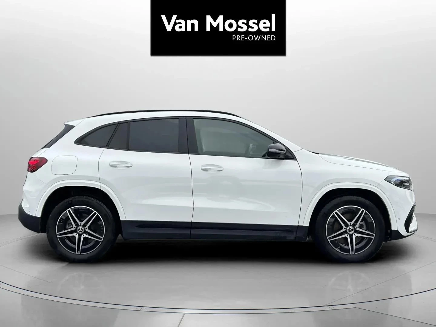 Mercedes-Benz-EQA-image-3