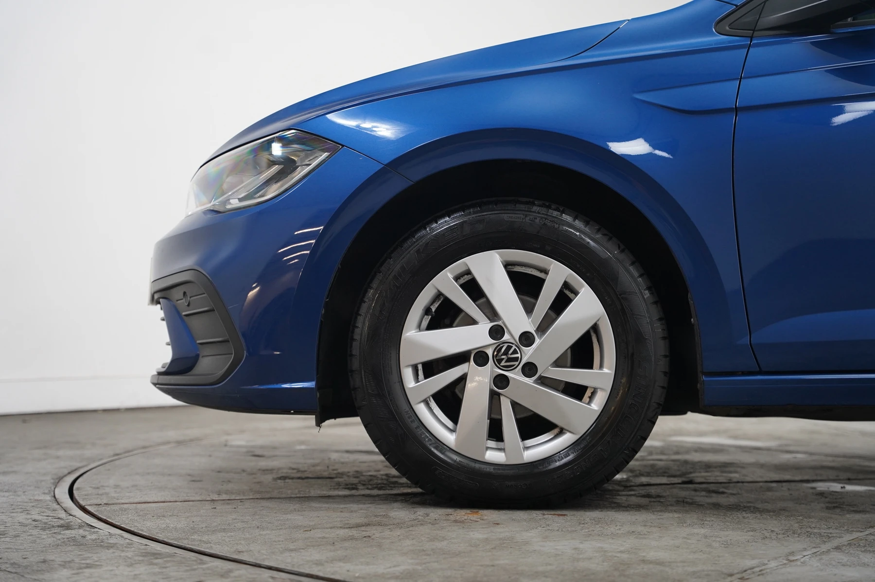 Volkswagen-Polo-image-4