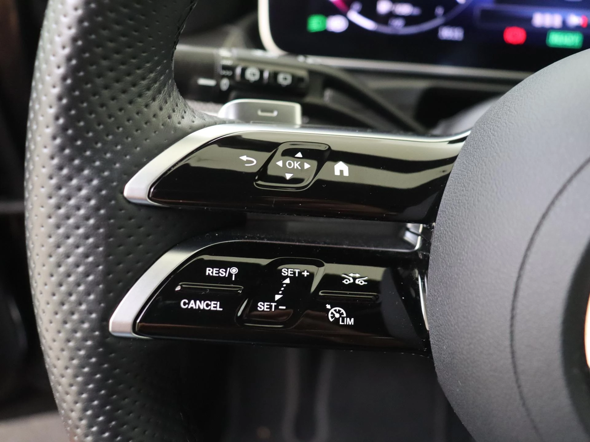 Mercedes-Benz-C-Klasse-image-13