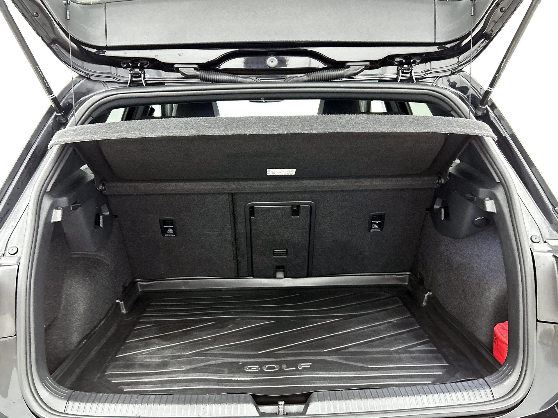 Volkswagen-Golf-image-24