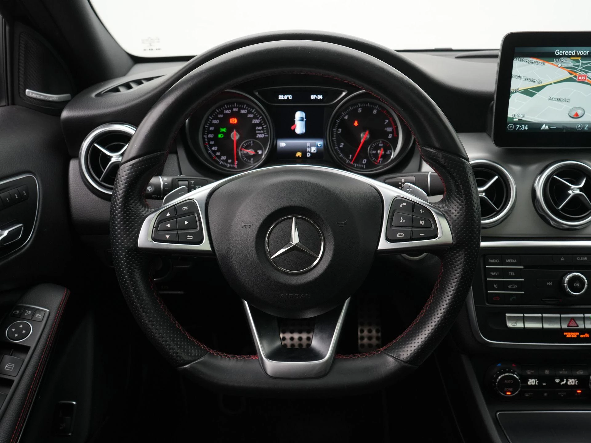Mercedes-Benz GLA 180 Premium Plus