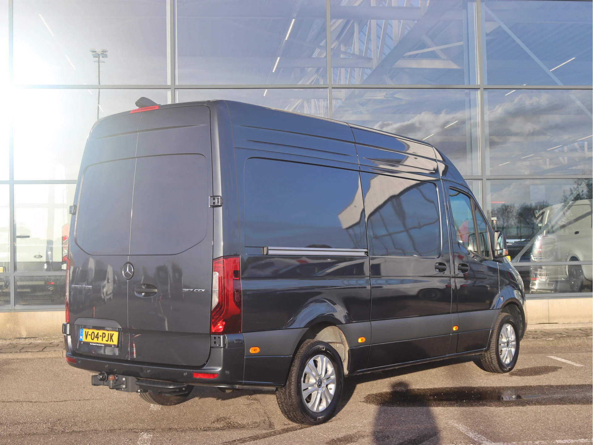 Mercedes-Benz-Sprinter-image-1