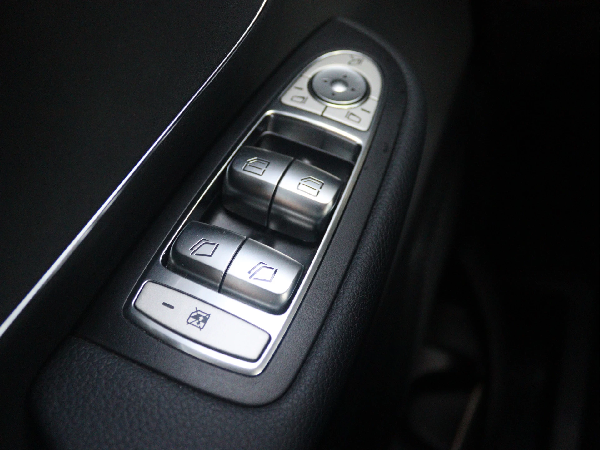 Mercedes-Benz-V-Klasse-image-5