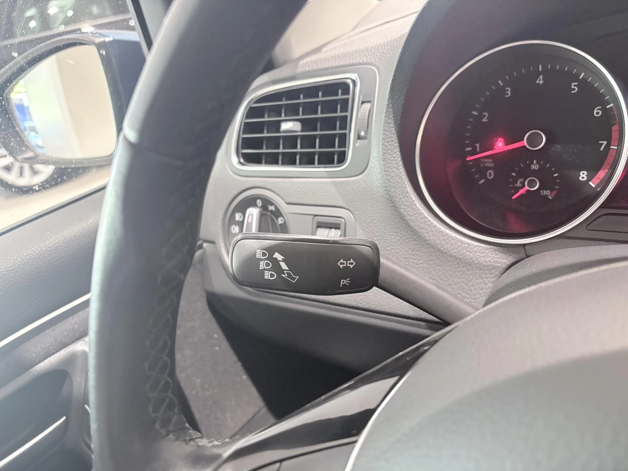 Volkswagen-Polo-image-13