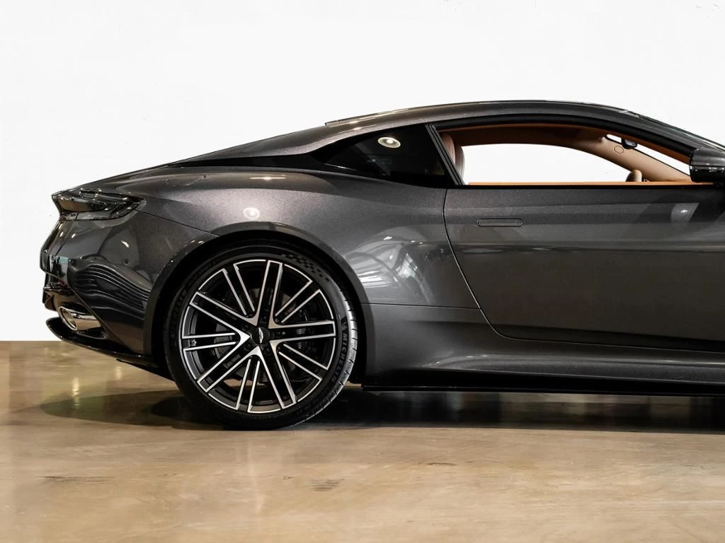 Aston Martin DB12 Coupe Aston Martin Hamburg
