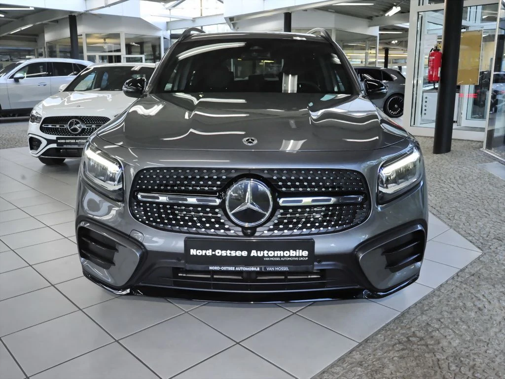 Mercedes-Benz-GLB 200 d-image-3