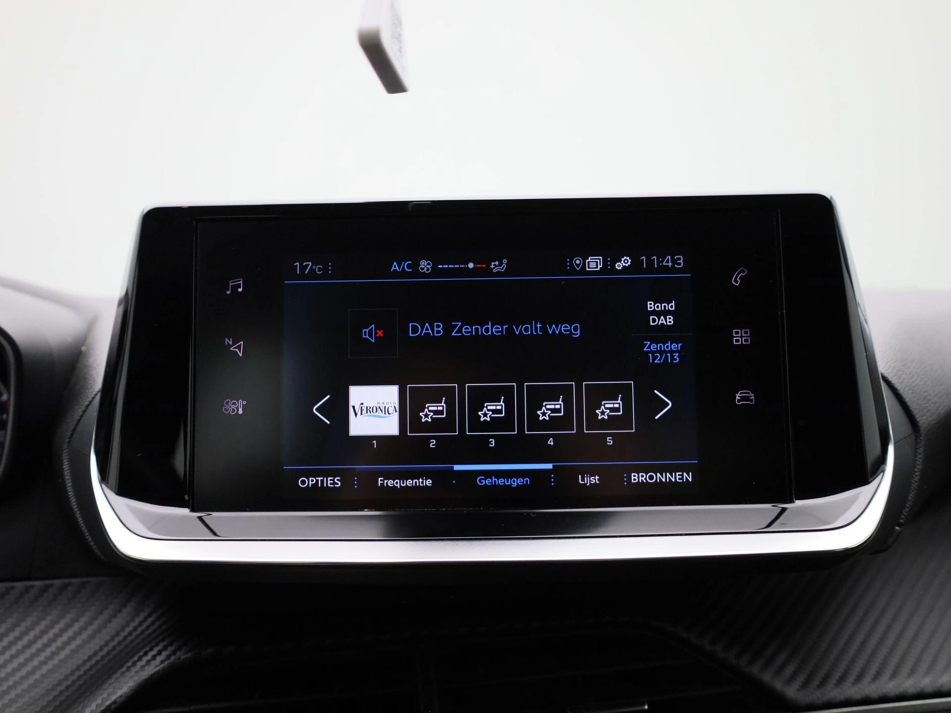 Peugeot-208-image-24